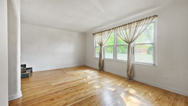 Foto del edificio - 4241 N Richmond St
