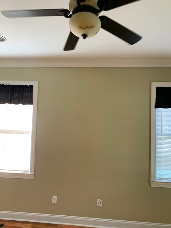 Building Photo - 1024 Hazel St