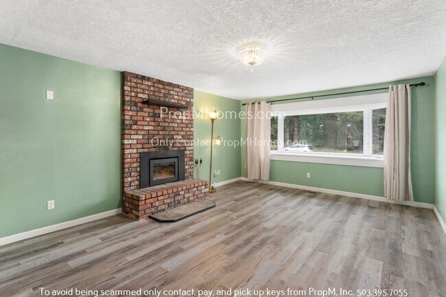 Foto del edificio - Four Bedroom plus 2 Bonus Rooms Ranch Styl...