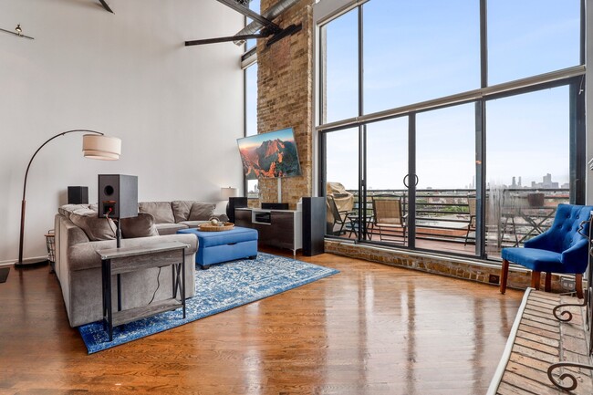 Building Photo - 2614 N Clybourn Ave