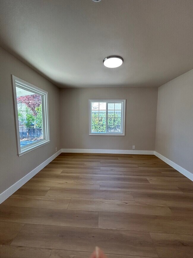 bedroom full of natural light - 820 Jackson St