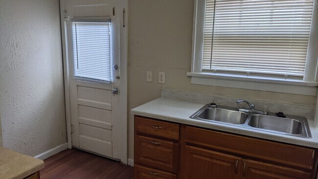 Foto del edificio - 1404 S Maywood Ave