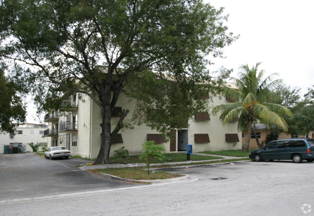 2270 NE 171st ¡St - 2270 NE 171st St