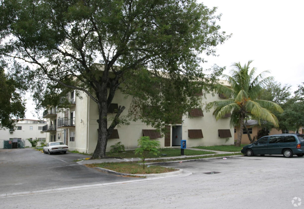Building Photo - 2270 NE 171st St