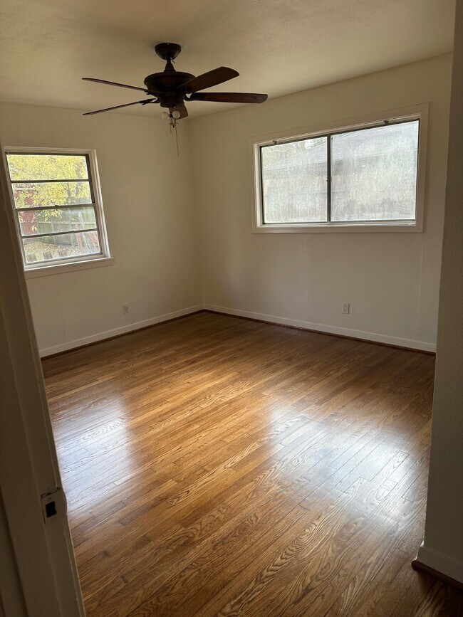 Foto del edificio - 1914 Westcrest Dr