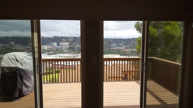 Building Photo - Stunning Panoramic Views in Fashion Valley!