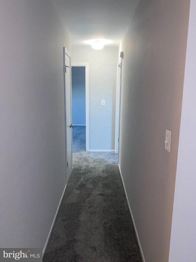 Building Photo - 5544 Karen Elaine Dr