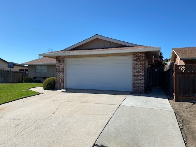 Building Photo - 939 Sloat Dr