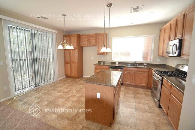 Foto del edificio - 10527 Laurelwood Lake Ave