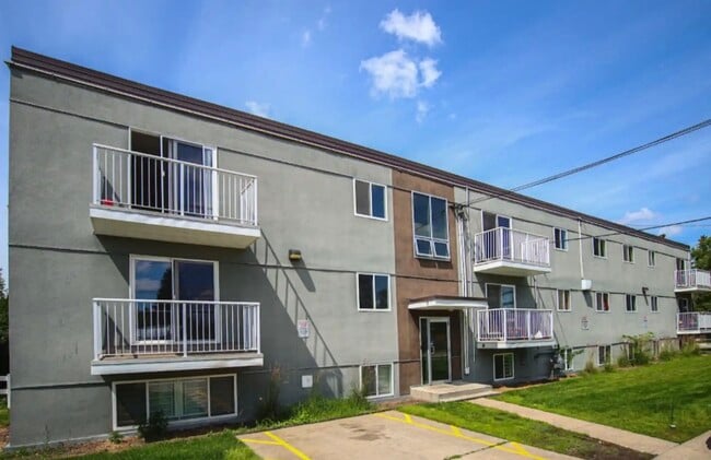 Building Photo - 15525 103 Av NW