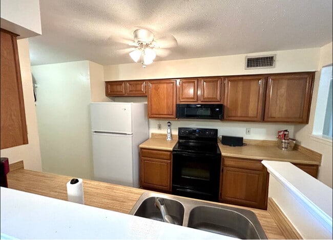 Building Photo - 2800 Longmire Dr