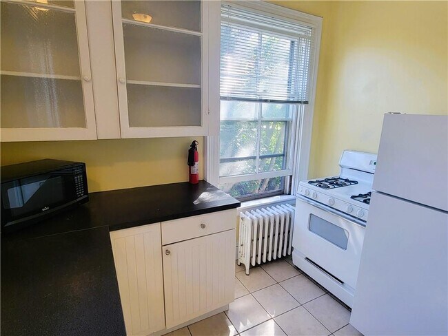 Building Photo - 106 Touro St