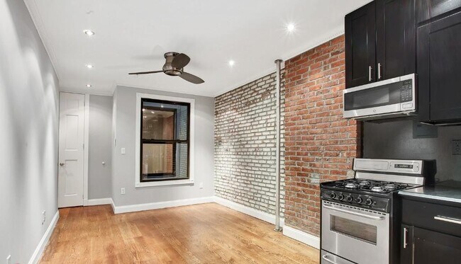 Foto del edificio - 436 W 52nd St