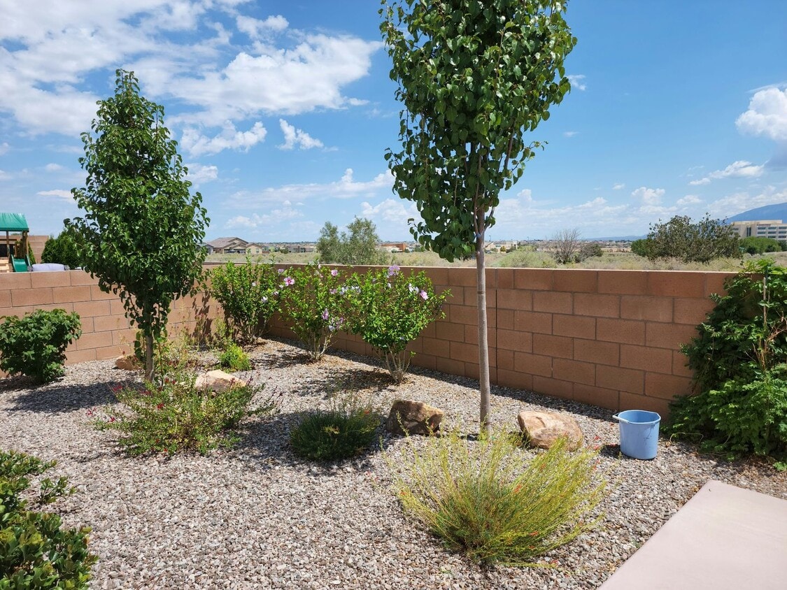 Foto principal - Modern 3-Bed, 2-Bath Home in Rio Rancho’s ...