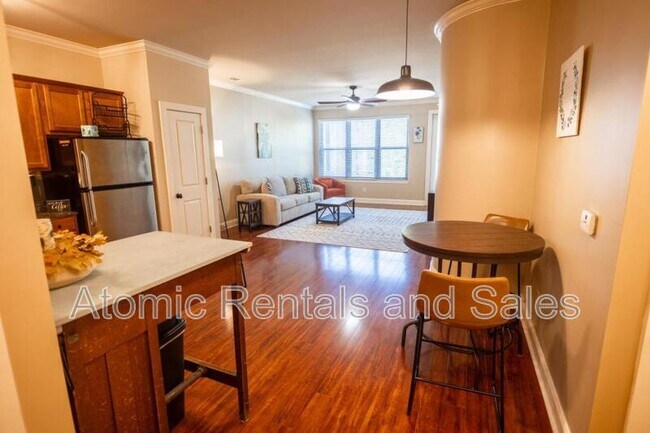 Foto del edificio - 445 W Blount Ave