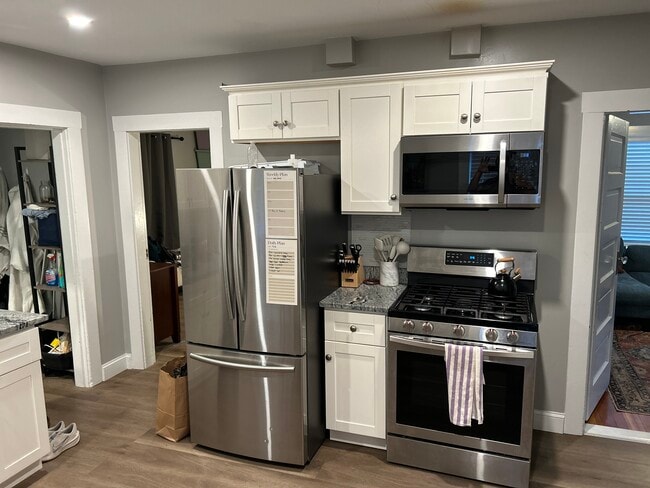 Building Photo - 11 Lewis Ave