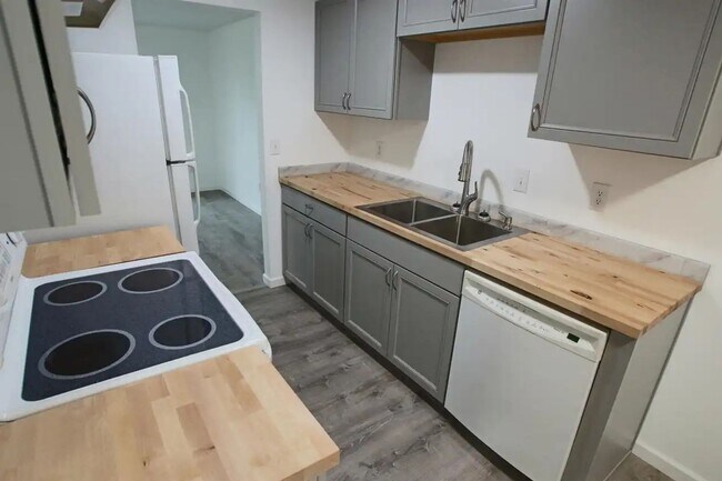 Foto del edificio - 290-292 65th Court Southwest