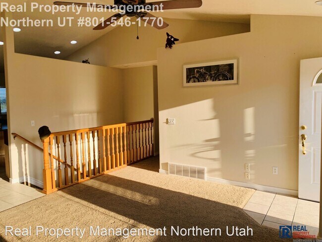 Foto del edificio - 5 br, 3 bath House - 860 W. 730 S.