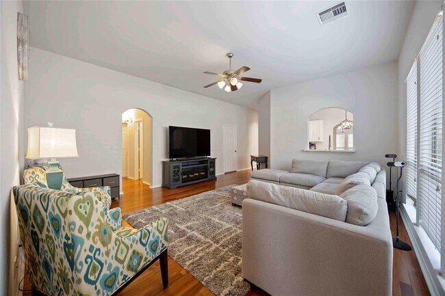 Foto del edificio - 6018 Lynwood Banks Ln