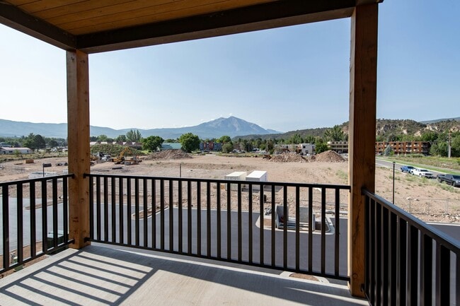 Building Photo - 2051 Cross St