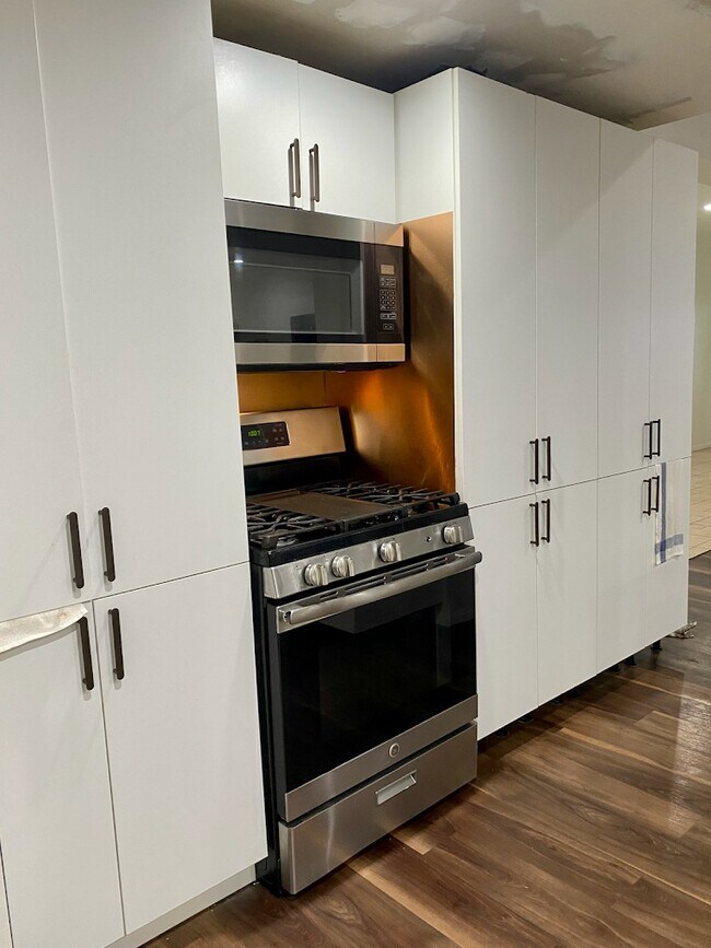 Foto del edificio - 21056 Chatsworth St