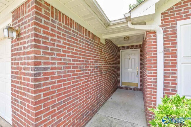 Foto del edificio - 136 Populus Dr