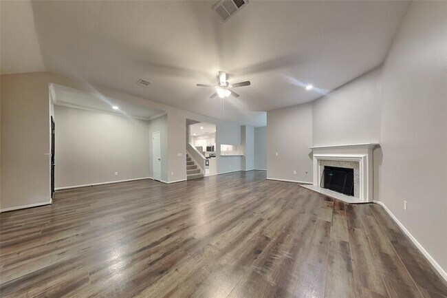 Building Photo - 7102 Blanco Pines Dr