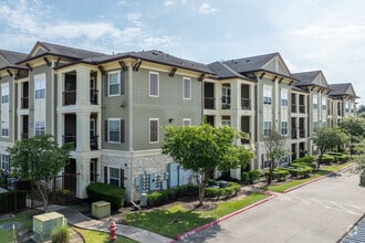 Building Photo - Magnolia Trails