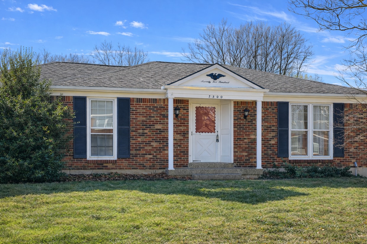 SPACIOUS 3 Bedroom, 2 bathroom home with basement and garage - SPACIOUS 3 Bedroom, 2 bathroom home with basement and garage