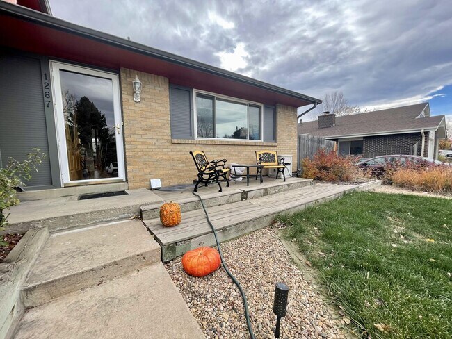 Building Photo - CHARMING 3 BED/2.5 BATH HOME IN SOUTH LONG...