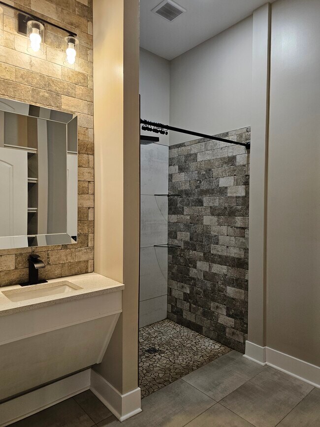 Baño - 5827 Broadway St