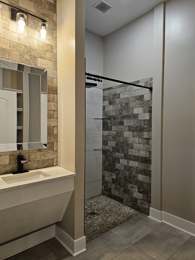 Bathroom - 5827 Broadway St