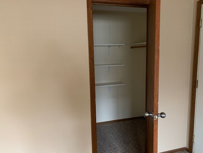 Building Photo - Crestwood Apartments