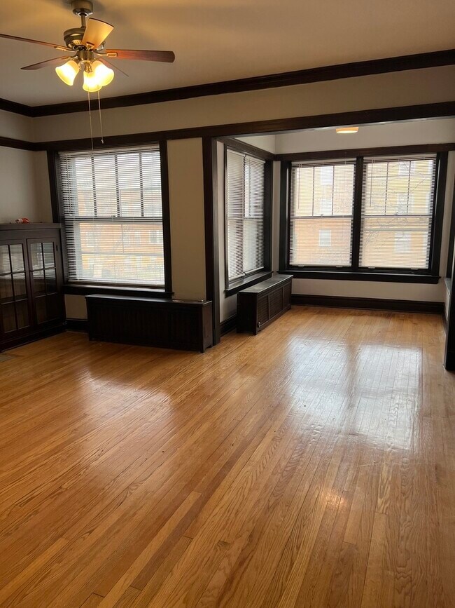 Foto del edificio - 4944 N Wolcott Ave