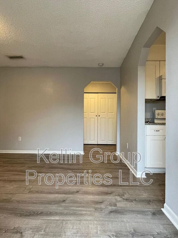 Foto del edificio - 1033 N Brunnell Pkwy