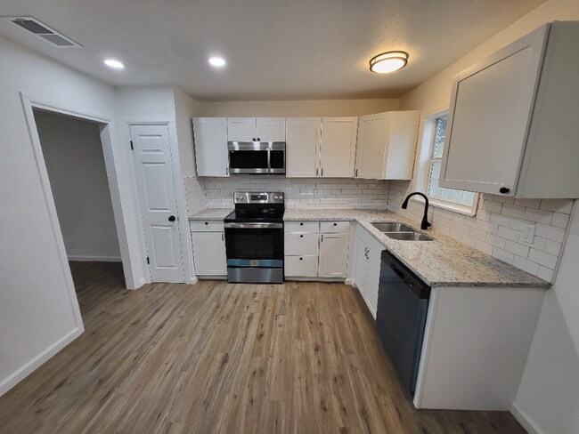 Building Photo - 8002 Winsford Dr