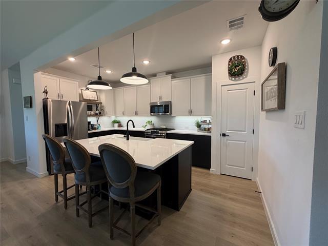 Foto del edificio - 524 Meadowlark Dr