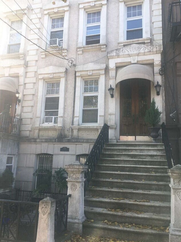 Primary Photo - 806 Hudson St