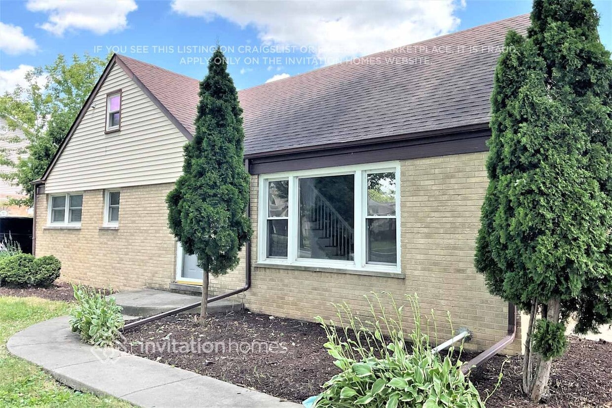 Primary Photo - 4N157 7th Ave