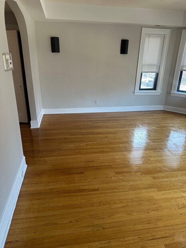 Sala de estar - 8009 S Phillips Ave