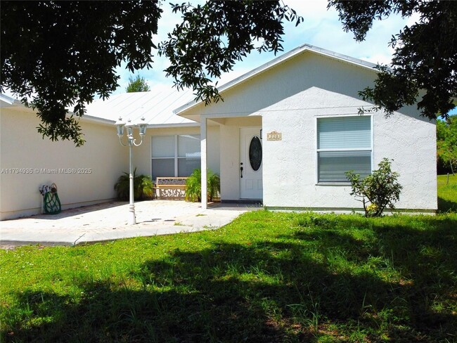 Foto del edificio - 720 2nd Pl SW