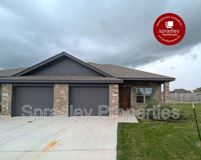 Building Photo - 1007B Sparrow Cv