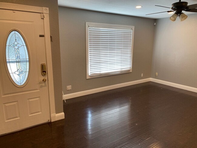Building Photo - Bright & Spacious 3-Bedroom Home with Sola...