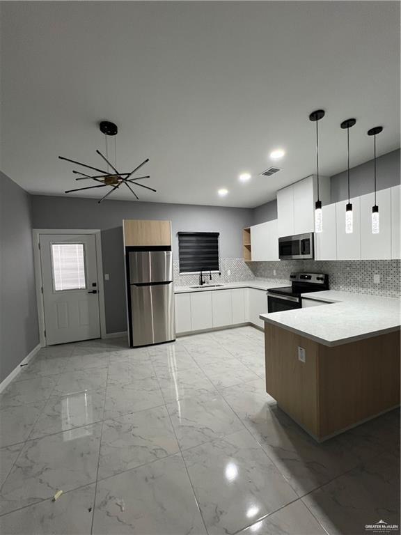 Building Photo - 19 E Iris Ave