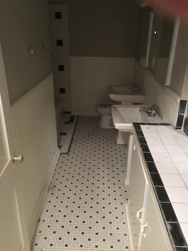 Foto del edificio - 4146 E 1st St