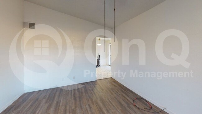 Foto del edificio - 652 N Drew St W