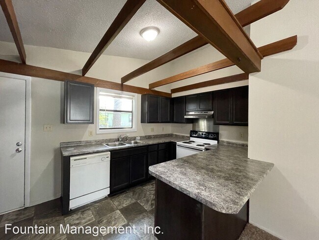 Building Photo - 2 br, 1 bath House - 104 Village Circle