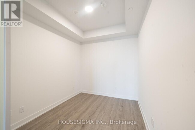 Photo du bâtiment - 1928 Lake Shore Blvd W