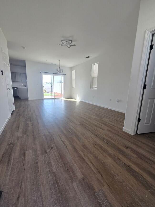 Foto del edificio - 3 BR 2 BA available Now