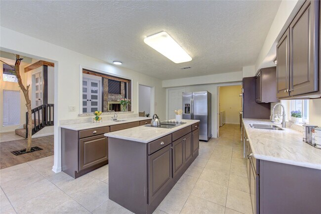 Foto del edificio - 15754 Walkwood Dr